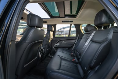 أسود Range Rover Vogue HSE للإيجار في Abu-Dhabi 6