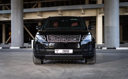 Negro Range Rover Vogue en alquiler en Abu-Dhabi 0