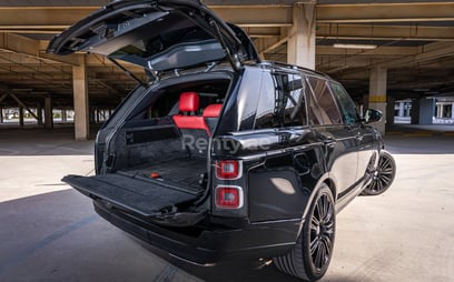 Black Range Rover Vogue for rent in Abu-Dhabi 6