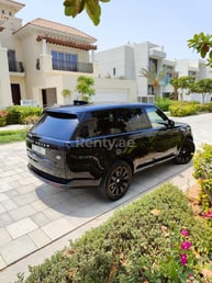 Schwarz Range Rover Vogue zur Miete in Dubai 0