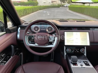 Schwarz Range Rover Vogue zur Miete in Dubai 4