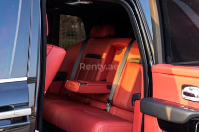 Black Rolls Royce Cullinan for rent in Abu-Dhabi 4