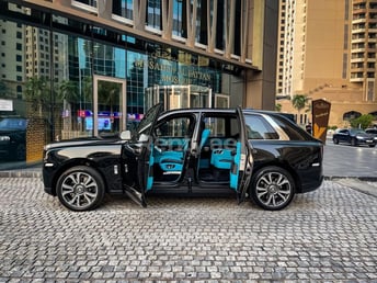 Schwarz Rolls Royce Cullinan zur Miete in Abu-Dhabi 0