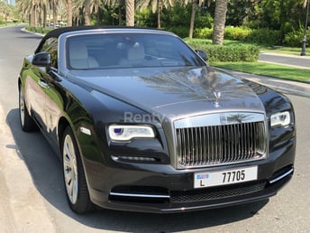 Черный Rolls Royce Dawn в аренду в Dubai 0