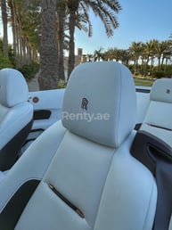 Schwarz Rolls Royce Dawn zur Miete in Dubai 5