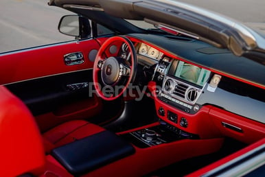 Nero Rolls Royce Dawn Black Badge in affitto a Dubai 3