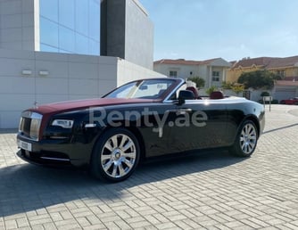 أسود Rolls Royce Dawn للإيجار في Dubai 2