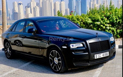 Negro Rolls Royce Ghost en alquiler en Dubai