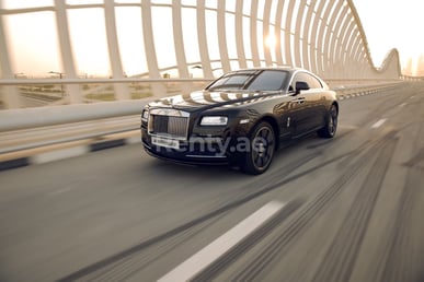 Negro Rolls Royce Wraith en alquiler en Sharjah 3