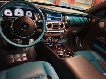 Nero Rolls Royce Wraith in affitto a Dubai 5