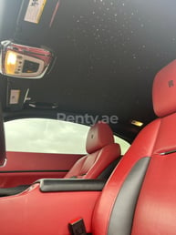 Negro Rolls Royce Wraith en alquiler en Abu-Dhabi 4