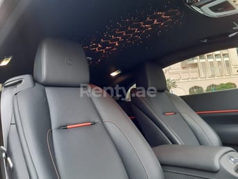 Schwarz Rolls Royce Wraith- BLACK BADGE zur Miete in Dubai 5