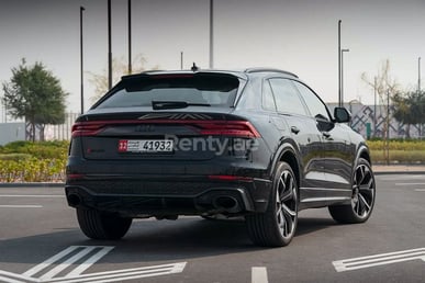 Negro RSQ8 en alquiler en Abu-Dhabi 1