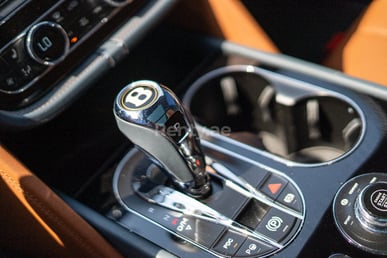 أزرق Bentley Bentayga W12 للإيجار في Abu-Dhabi 2