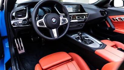 أزرق BMW Z4 للإيجار في Sharjah 3