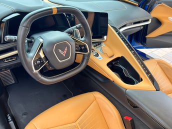 أزرق Chevrolet Corvette للإيجار في Dubai 5