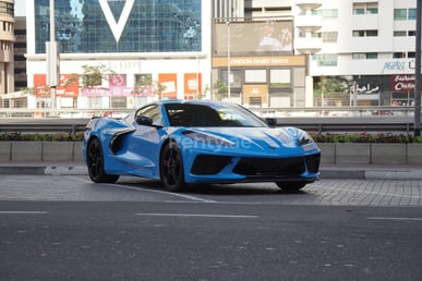 Blau Chevrolet Corvette zur Miete in Sharjah 1