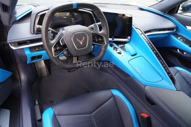 أزرق Chevrolet Corvette للإيجار في Dubai 5