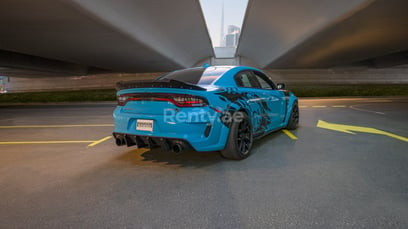 Blau Dodge Charger zur Miete in Abu-Dhabi 0