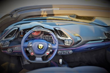 Blau Ferrari 488 Spyder zur Miete in Sharjah 3