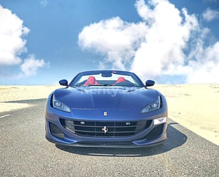 Blue Ferrari Portofino Rosso for rent in Dubai 5