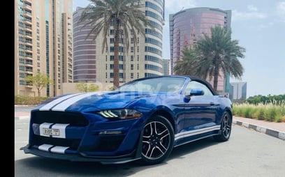 Blau Ford Mustang zur Miete in Dubai