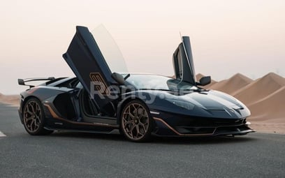 Bleue Lamborghini Aventador SVJ 63 en location à Abu-Dhabi