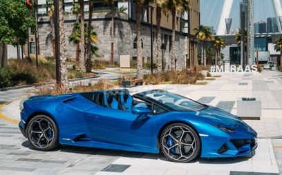 Blau Lamborghini Evo Spyder zur Miete in Dubai