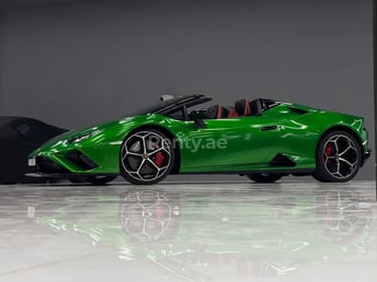 Green Lamborghini Evo Spyder for rent in Dubai 3