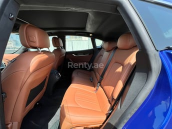 Blau Maserati Levante HYBRID 2022 zur Miete in Sharjah 3