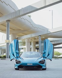 Blue McLaren 720 S Spyder for rent in Dubai 3