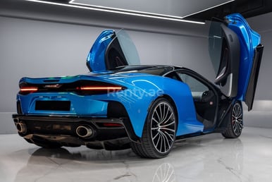 Blau Mclaren GT zur Miete in Abu-Dhabi 2