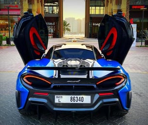 Blue McLaren 600lt for rent in Dubai 1