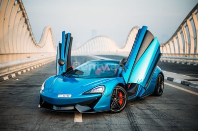 Blue McLaren 570S Spyder for rent in Dubai 3