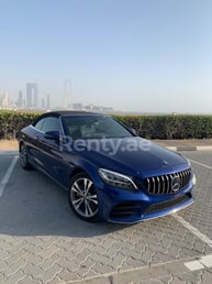 Bleue Mercedes C300 Class cabrio en location à Dubai 2