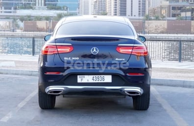 Bleue Mercedes GLC Coupe en location à Abu-Dhabi 1