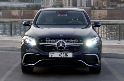 Blau Mercedes GLC Coupe zur Miete in Sharjah 3