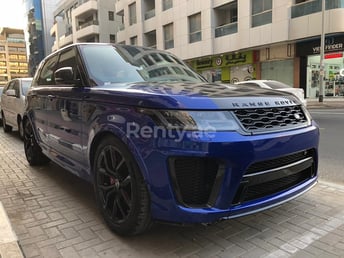 أزرق Range Rover Sport SVR للإيجار في Dubai 5