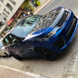 Azul Range Rover Sport SVR en alquiler en Abu-Dhabi 6