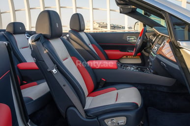 Bianca Rolls Royce Dawn, Exclusive 3-color interior in affitto a Abu-Dhabi 3