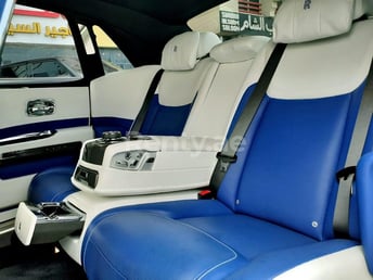 Azul Rolls Royce Ghost Black Badge en alquiler en Dubai 4