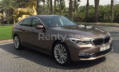 Braun BMW 640 GT zur Miete in Abu-Dhabi