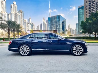 Bleu Foncé Bentley Flying Spur en location à Abu-Dhabi 1