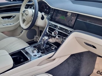 أزرق غامق Bentley Flying Spur للإيجار في Abu-Dhabi 2