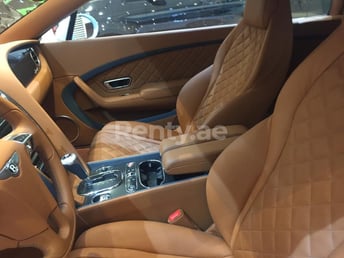 أزرق غامق Bentley GTC للإيجار في Abu-Dhabi 4