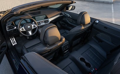 أزرق غامق BMW 430i cabrio للإيجار في Abu-Dhabi 6