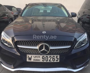 أزرق غامق Mercedes C Class C300 للإيجار في Dubai 0