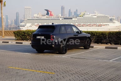 Azul Oscuro Rolls Royce Cullinan Mansory en alquiler en Sharjah 12