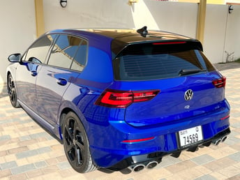 أزرق غامق Volkswagen Golf R للإيجار في Abu-Dhabi 4