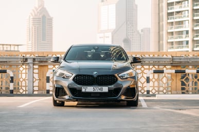 رمادي غامق BMW 235i M للإيجار في Abu-Dhabi 0